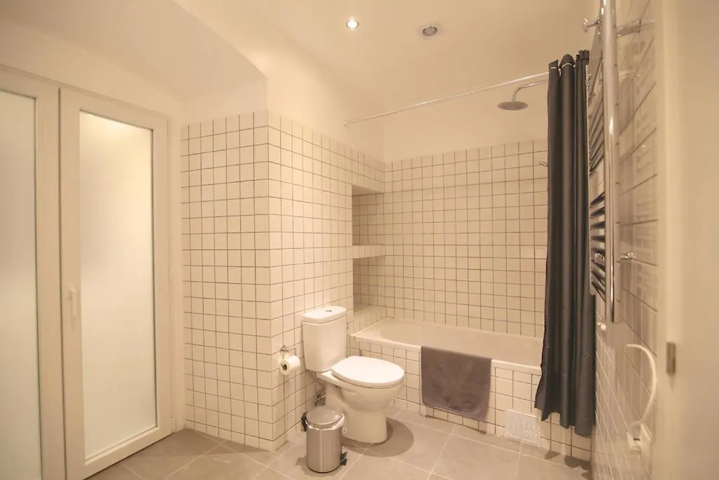 Cozy Apartment In Amazing Location! Lisbona