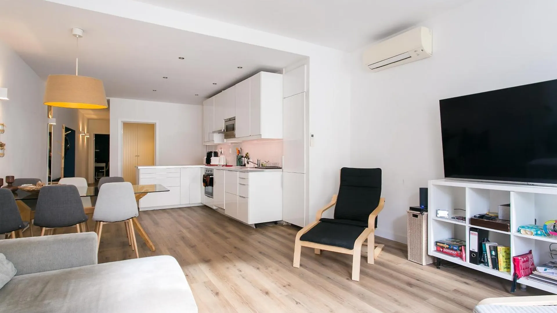Cozy Apartment In Amazing Location! Lisbona